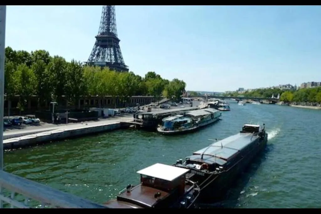 Appartement 27 avenue de la bourdonnais 75007 CHABLIS à Paris
