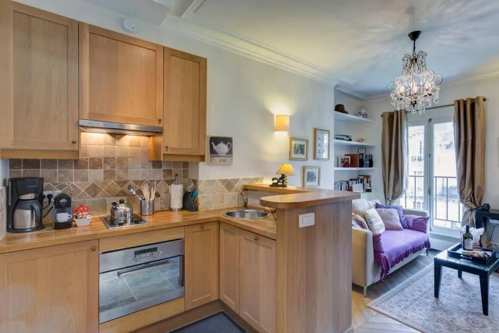 Appartement 27 avenue de la bourdonnais 75007 CHABLIS à Paris France