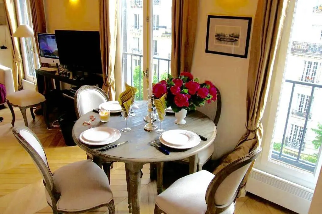 Appartement 27 avenue de la bourdonnais 75007 CHABLIS à Paris