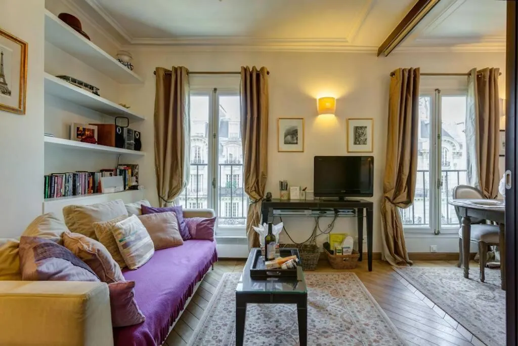 Appartement 27 avenue de la bourdonnais 75007 CHABLIS à Paris France