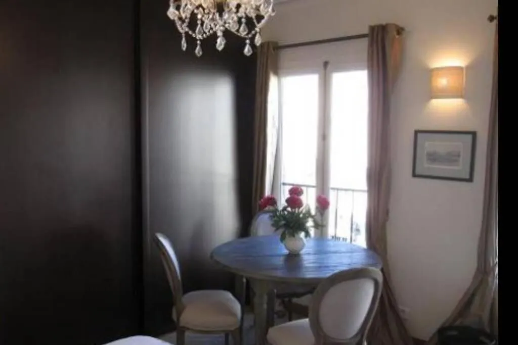 Appartement 27 avenue de la bourdonnais 75007 CHABLIS à Paris 0*,  France
