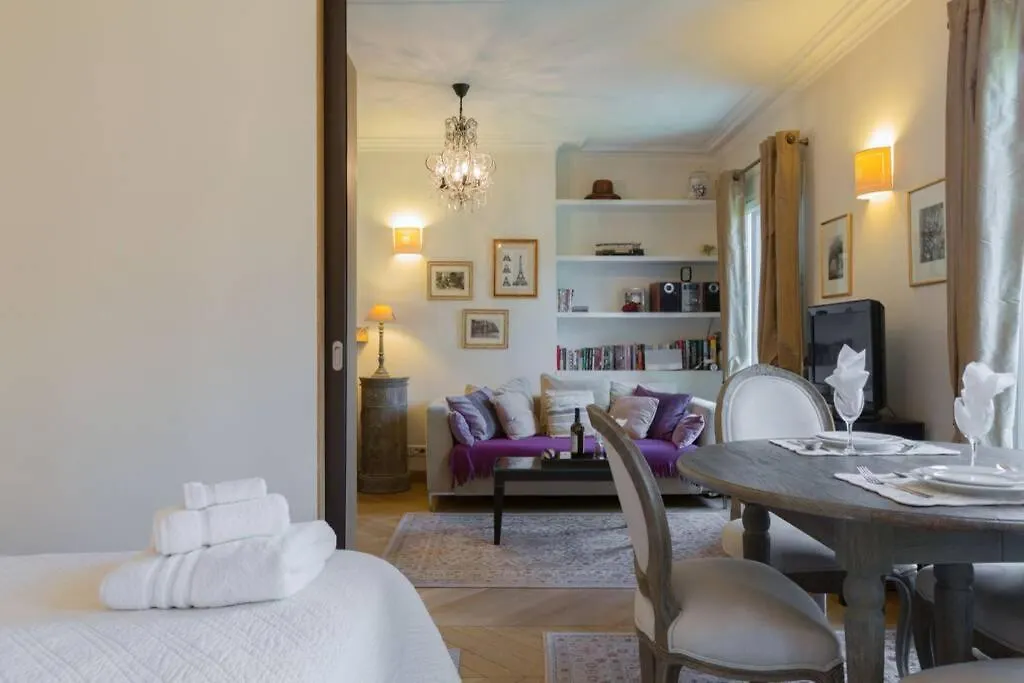 Appartement 27 avenue de la bourdonnais 75007 CHABLIS à Paris