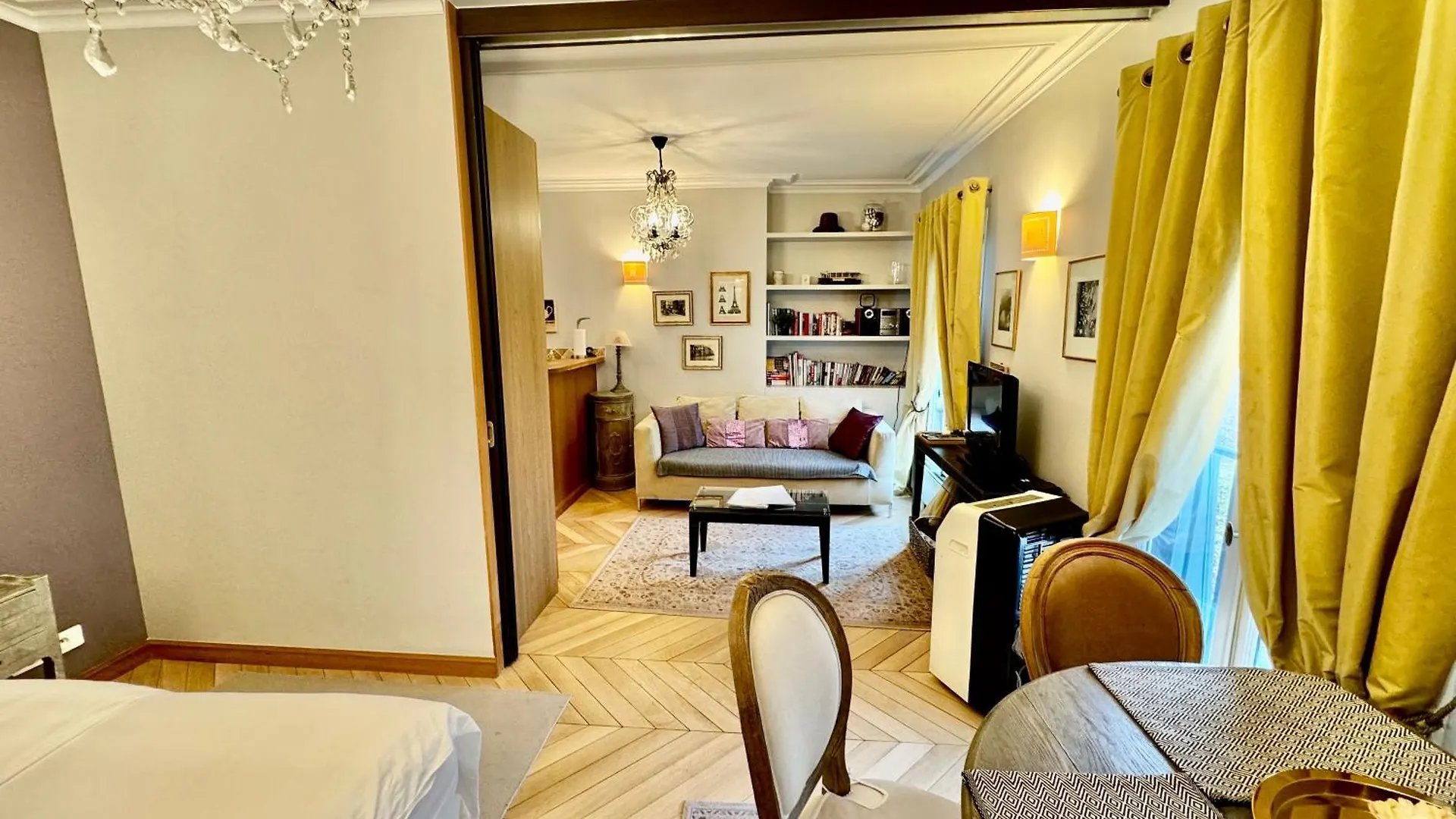 Appartement 27 avenue de la bourdonnais 75007 CHABLIS à Paris France