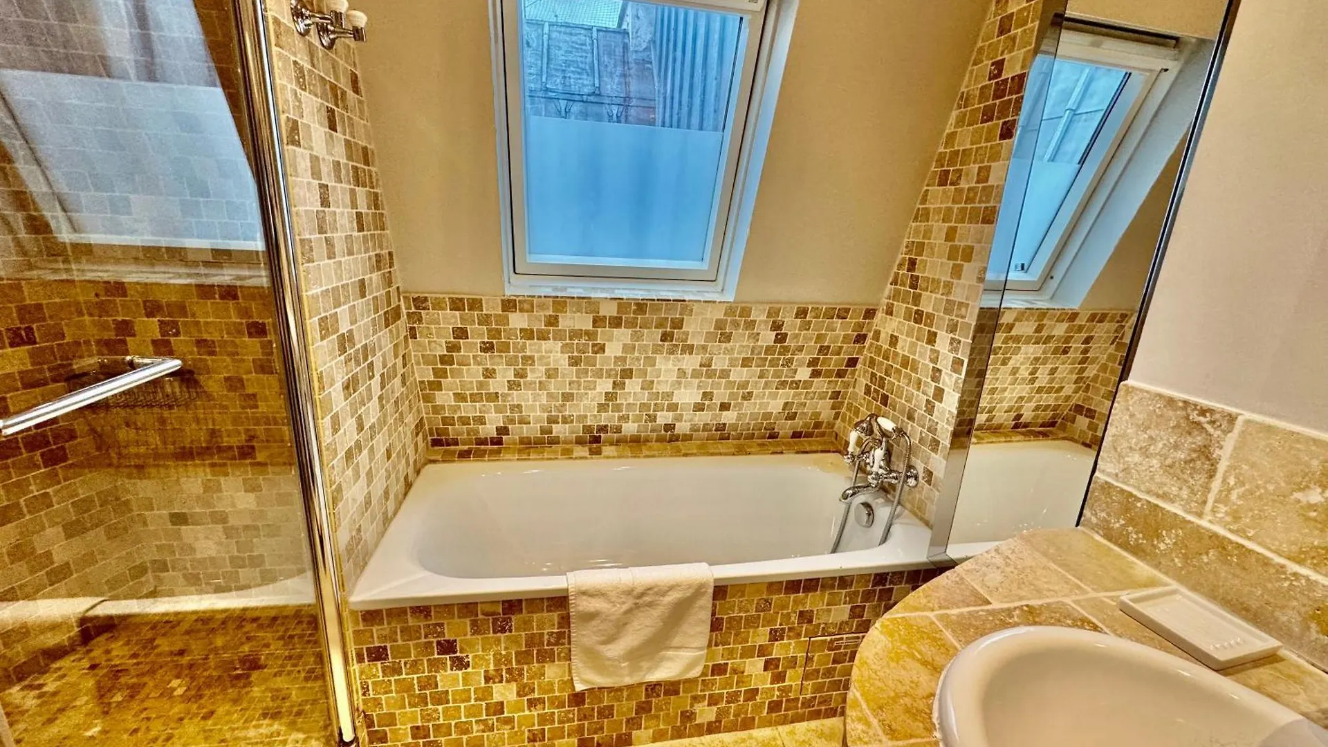 Appartement 27 avenue de la bourdonnais 75007 CHABLIS à Paris